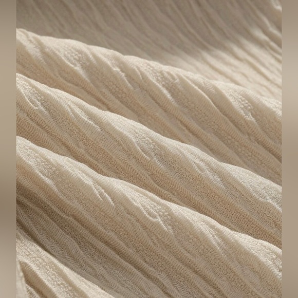 Wide Leg Pants in Apricot. - Picture 5 of 5